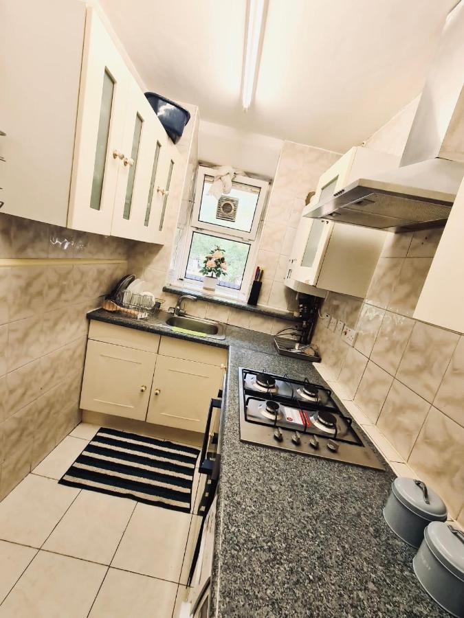 Stunning 3 Bedroom Flat In Stockwell ลอนดอน ภายนอก รูปภาพ
