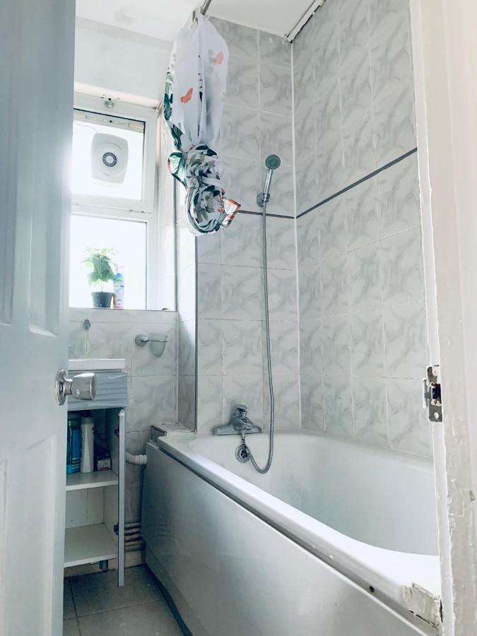 Stunning 3 Bedroom Flat In Stockwell ลอนดอน ภายนอก รูปภาพ